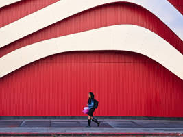 Woman Walking 800X600